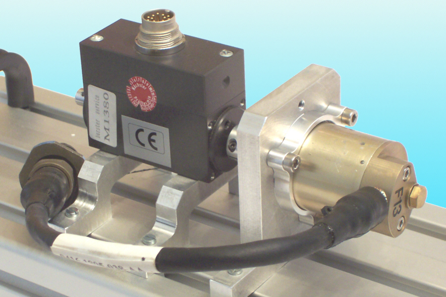 Test stand: Measurements on an injection pump actuator ("fly-by-wire")